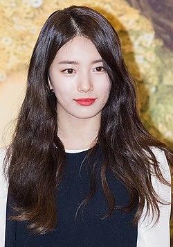 250px-Suzy_at_a_fansigning_event,_31_January_2017_01.jpg
