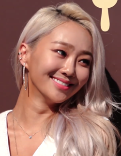Hyolyn_at_Opening_Ceremony_of_Magnum's_Exhibition_'Five_sense_museum'_on_May_2,_2019_06.png